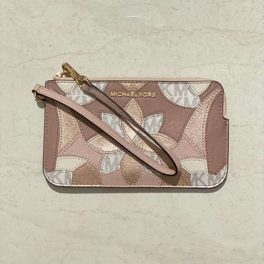 Beautiful Michael Kors Rose Gold Wristlet